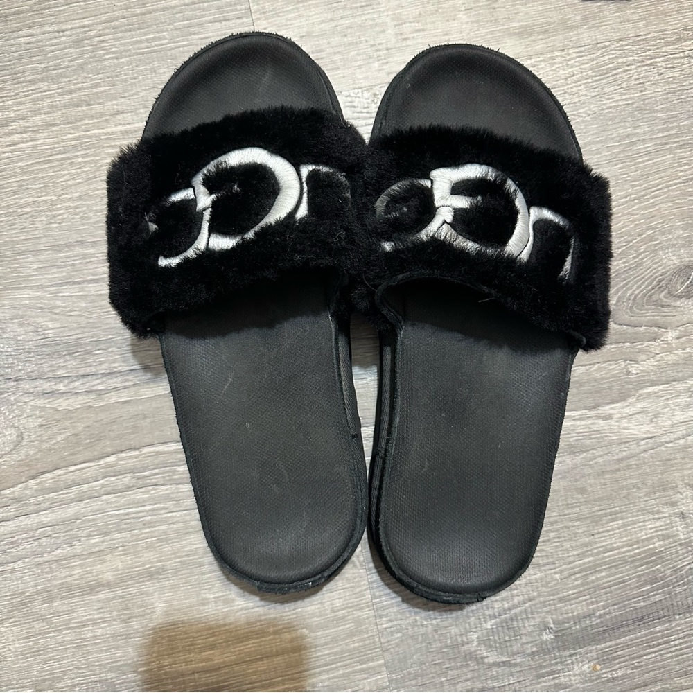 UGG Women's Laton Slippers Size 8 Black Slip On Shoes Cozy Comfort EUC 1111236